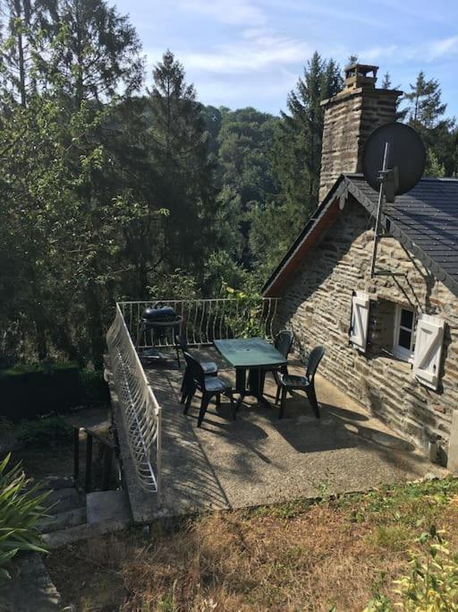 Cottage Perche Dans Les Montagnes Du Mont-Saint-Michel Beauficel Extérieur photo